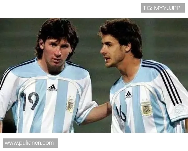 微笑足球明星的背后故事与成就揭秘,谁是你心中的足球偶像